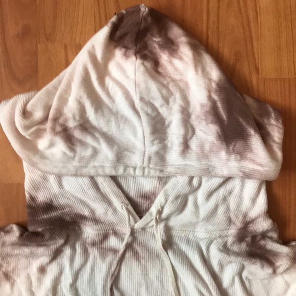 2/$20🦋CROPPED SWEATER - Picture 3 of 4